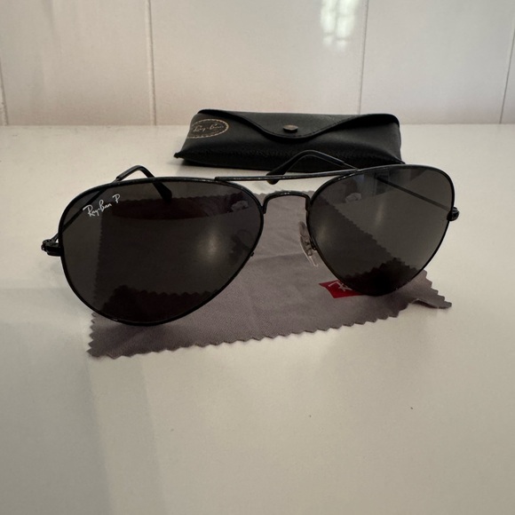 Ray-Ban Black Polarized Aviator Sunglasses - Picture 4 of 8